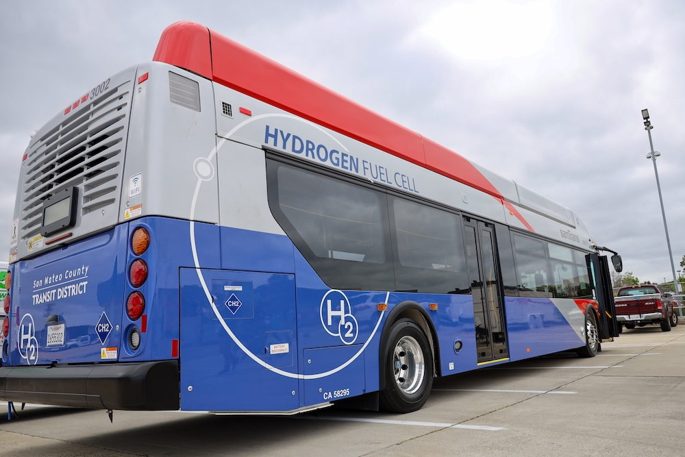 Hydrogen Bus 01