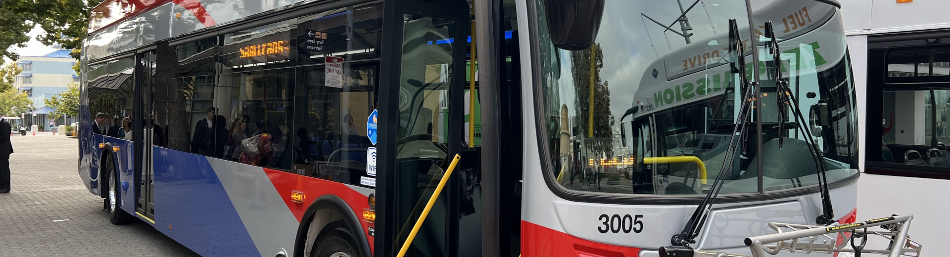 SamTrans Hydrogen Fuel Cell Electric Bus (FCEB) at Jack London Square in Oakland